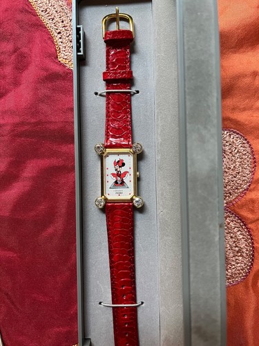 New disney minnie mouse watch - minnie,